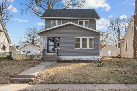 1627 W High St, Davenport, IA 52804