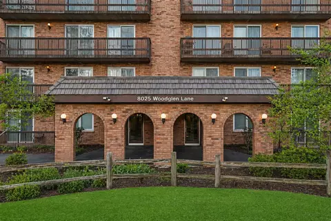 8025 Woodglen Ln #309, Downers Grove, IL 60516