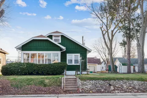 2620 12th Ave, Moline, IL 61265