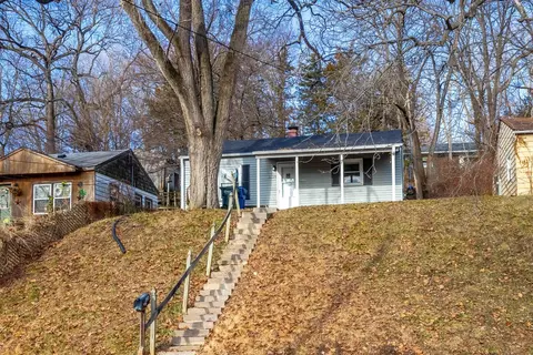 3128 Indian Rd, Davenport, IA 52802