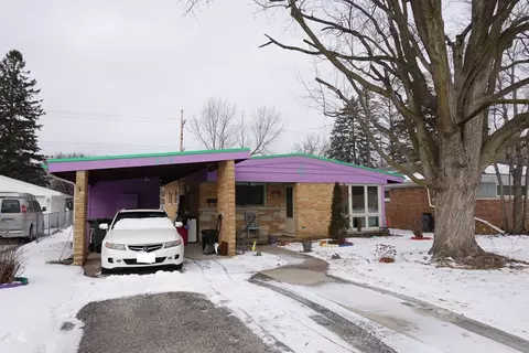 832 Mckinley Ave, Mundelein, IL 60060