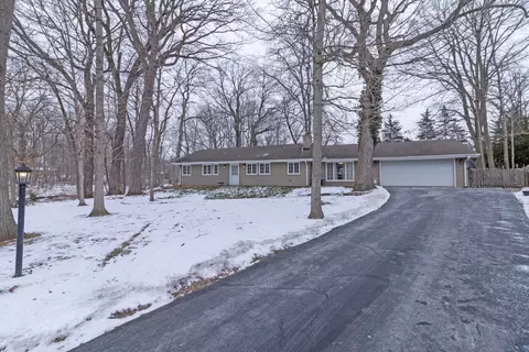 725 Cedar Ln, Frankfort, IL 60423