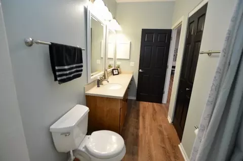 Bath - 2111 Tyler Trl, Mchenry, IL 60051 photo 4 of 5