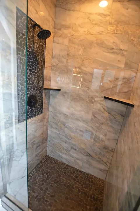 Bath - 2111 Tyler Trl, Mchenry, IL 60051 photo 3 of 5