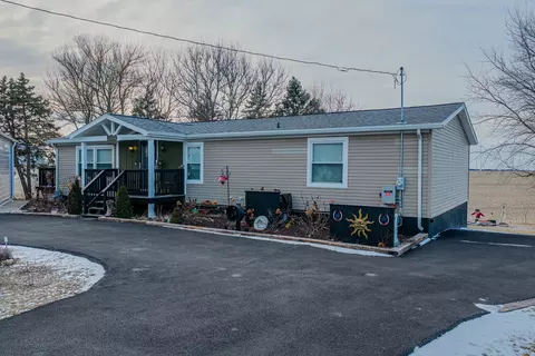 Exterior - 2728 W Brooklyn Rd, Compton, IL 61318 photo 2 of 5