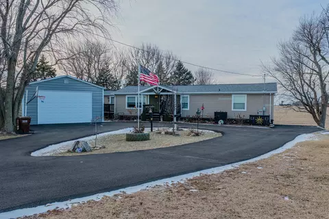 2728 W Brooklyn Rd, Compton, IL 61318