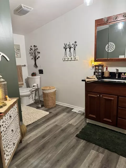 Bath - 2728 W Brooklyn Rd, Compton, IL 61318 photo 1 of 4