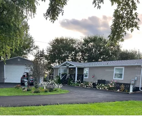 Exterior - 2728 W Brooklyn Rd, Compton, IL 61318 photo 4 of 5