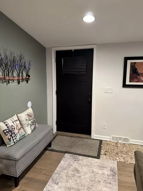 Entry Way - 2728 W Brooklyn Rd, Compton, IL 61318 photo 2 of 5