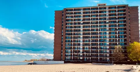 5901 N Sheridan Rd #14H, Chicago, IL 60660