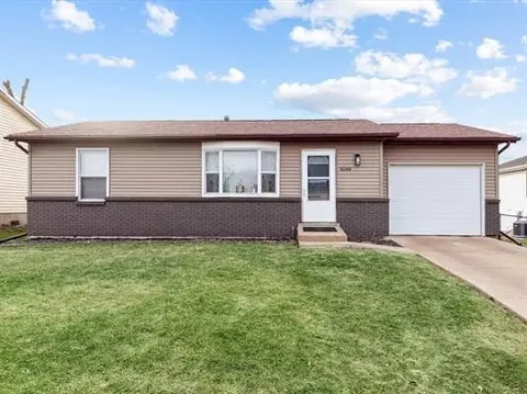 6248 Hillandale Rd, Davenport, IA 52806