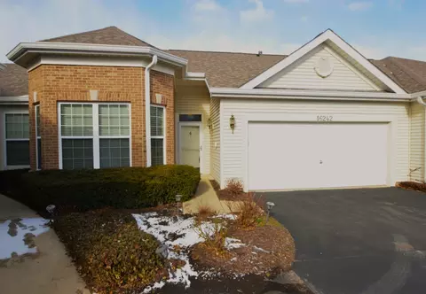 16242 Tomahawk Lake Ct, Crest Hill, IL 60403