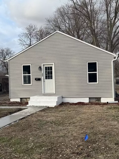 706 W 9th St, Sterling, IL 61081