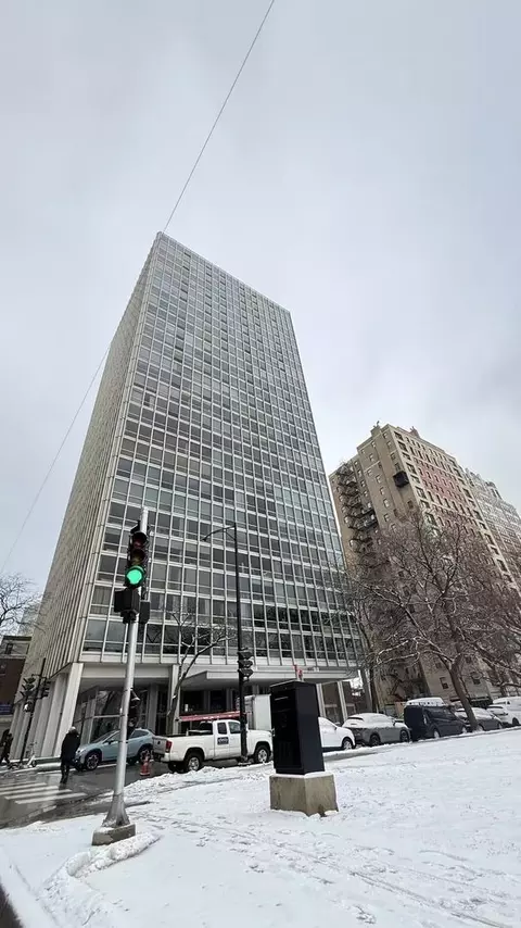 2400 N Lakeview Ave #1009, Chicago, IL 60614