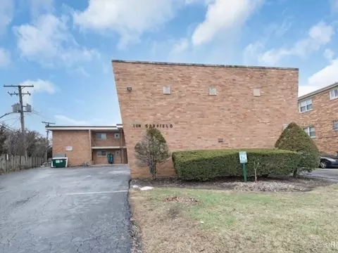 16 N Garfield St #2E, Lombard, IL 60148