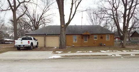 1604 Dillon Ave, Sterling, IL 61081