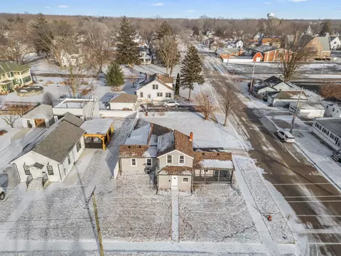 302 N Center St, Plano, IL 60545