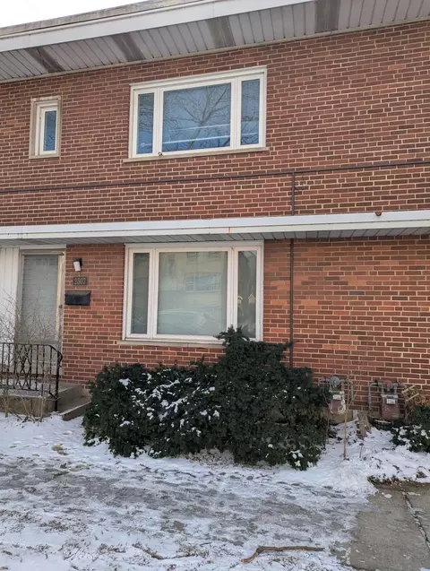 2507 W Howard St, Chicago, IL 60645