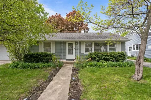 1042 Alfini Dr, Des Plaines, IL 60016