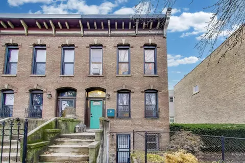 902 S Claremont Ave, Chicago, IL 60612