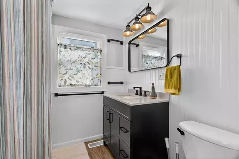 Bath - 402 8th St, Mazon, IL 60444 photo 1 of 1
