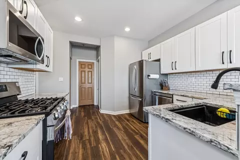 Kitchen - 529 Horizon Dr, Bartlett, IL 60103 photo 2 of 2