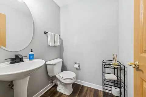 Bath - 529 Horizon Dr, Bartlett, IL 60103 photo 1 of 4
