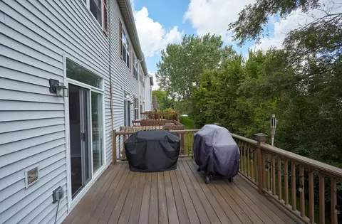 Exterior - 529 Horizon Dr, Bartlett, IL 60103 photo 7 of 9