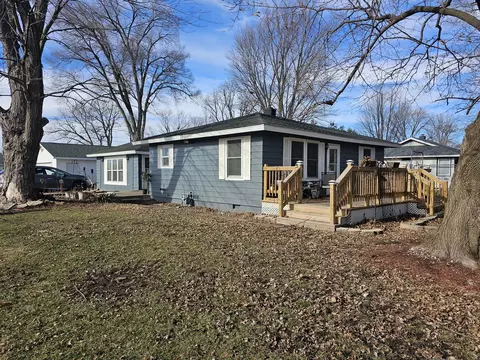 901 Oak Ave, Sterling, IL 61081