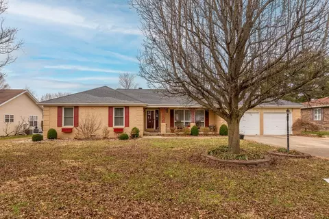1402 Matthew Ln, Marion, IL 62959