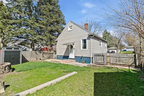 Exterior - 491 Congdon Ave, Elgin, IL 60120 photo 3 of 4