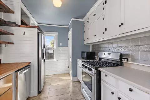 Kitchen - 491 Congdon Ave, Elgin, IL 60120 photo 2 of 4
