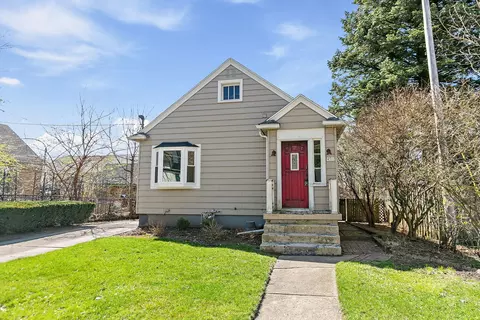 491 Congdon Ave, Elgin, IL 60120