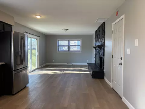 Living - 920 North Dr, Rantoul, IL 61866 photo 2 of 4