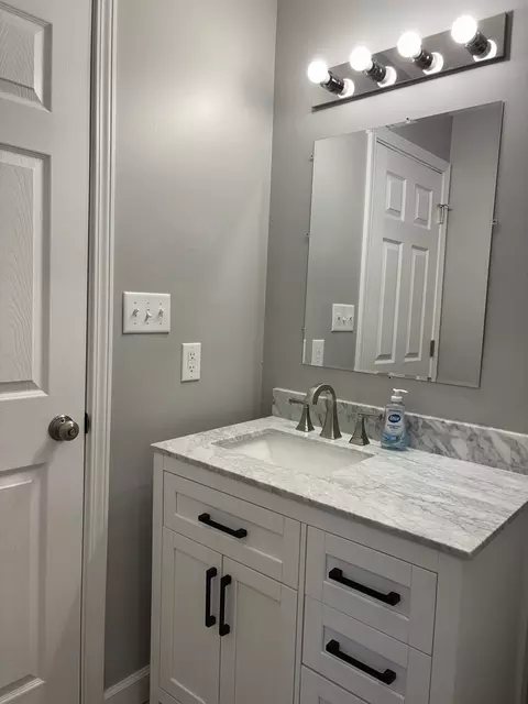 Bath - 920 North Dr, Rantoul, IL 61866 photo 2 of 3