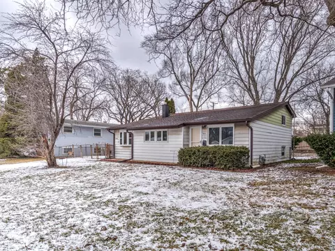 1416 Kings Rd, Carpentersville, IL 60110