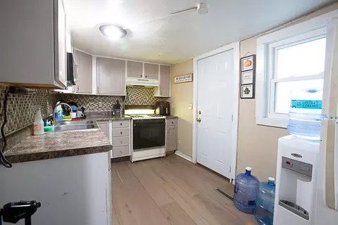 Kitchen - 33574 Oak St, Chenoa, IL 61726 photo 2 of 2