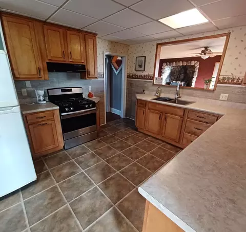 Kitchen - 701 E 9th St, Kewanee, IL 61443 photo 4 of 11