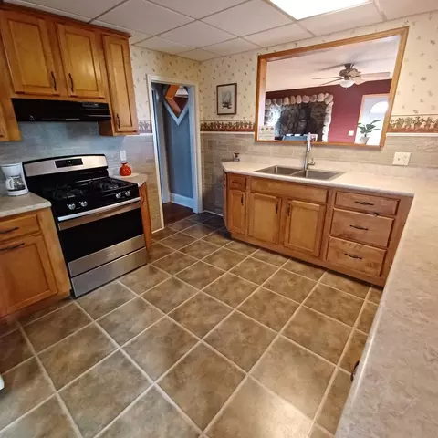 Kitchen - 701 E 9th St, Kewanee, IL 61443 photo 5 of 11