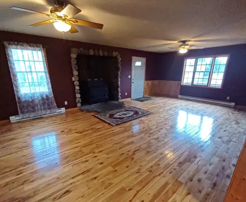 Living - 701 E 9th St, Kewanee, IL 61443 photo 5 of 9