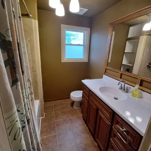 Bath - 701 E 9th St, Kewanee, IL 61443 photo 3 of 5