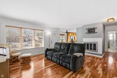 Living - 367 Park Ave, Wheeling, IL 60090 photo 1 of 3