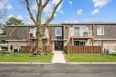 1900 Plum Grove Rd #2C, Rolling Meadows, IL 60008
