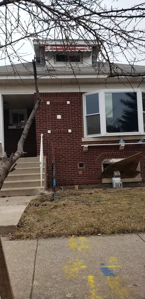 5709 S Mozart St, Chicago, IL 60629