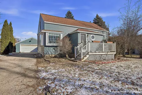 4812 Barnard Mill Rd, Ringwood, IL 60072