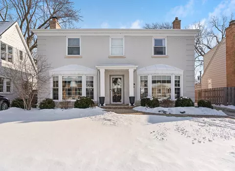 931 N Kennicott Ave, Arlington Heights, IL 60004