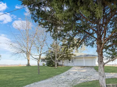 1165 N Henderson Rd, Freeport, IL 61032