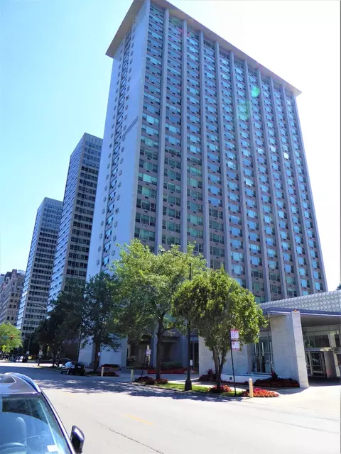 3600 N Lake Shore Dr #306, Chicago, IL 60613