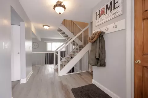 Entry Way - 746 E Devon Ave, Roselle, IL 60172 photo 2 of 2