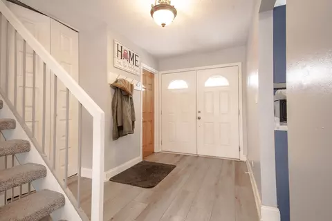 Entry Way - 746 E Devon Ave, Roselle, IL 60172 photo 1 of 2